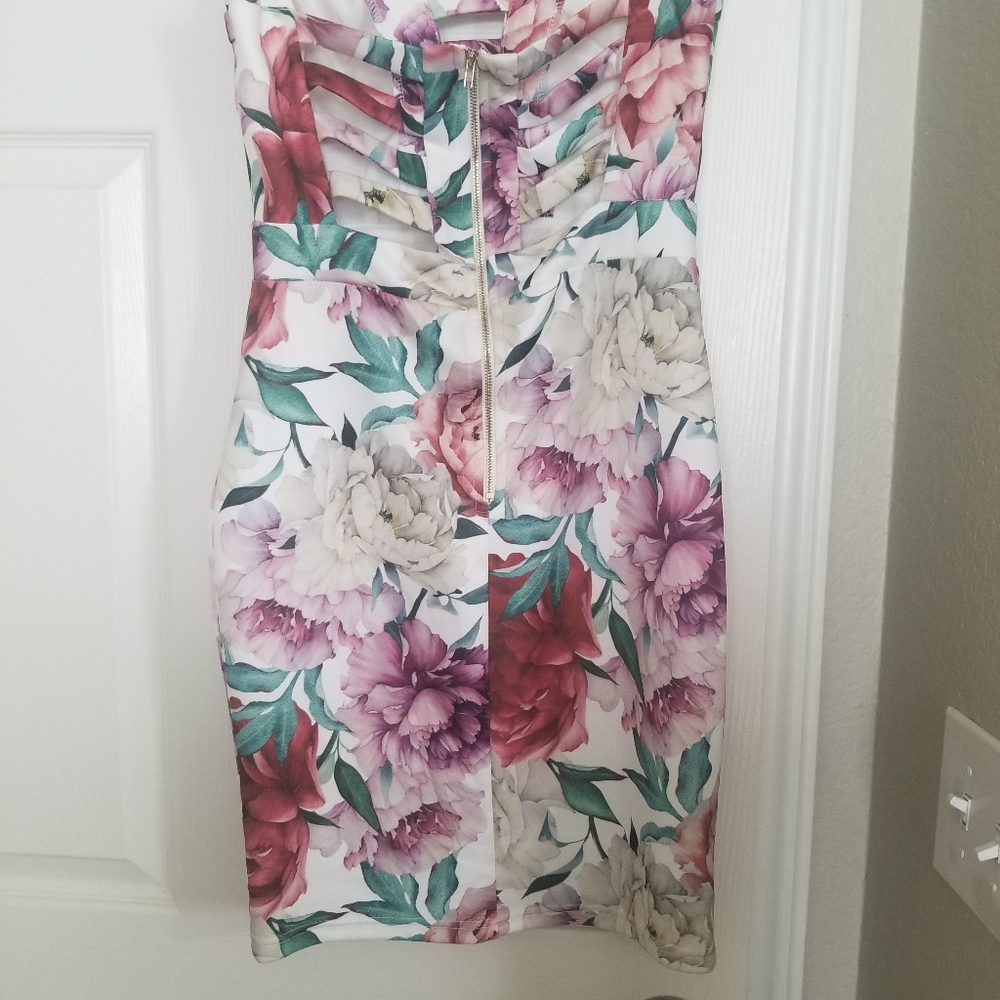 Dress - Picture 3 of 6